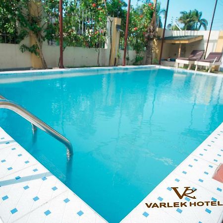 Varlek Hotel Dar-es-Salaam Eksteriør bilde