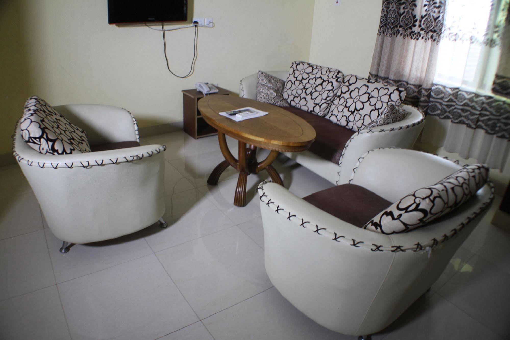 Varlek Hotel Dar-es-Salaam Eksteriør bilde
