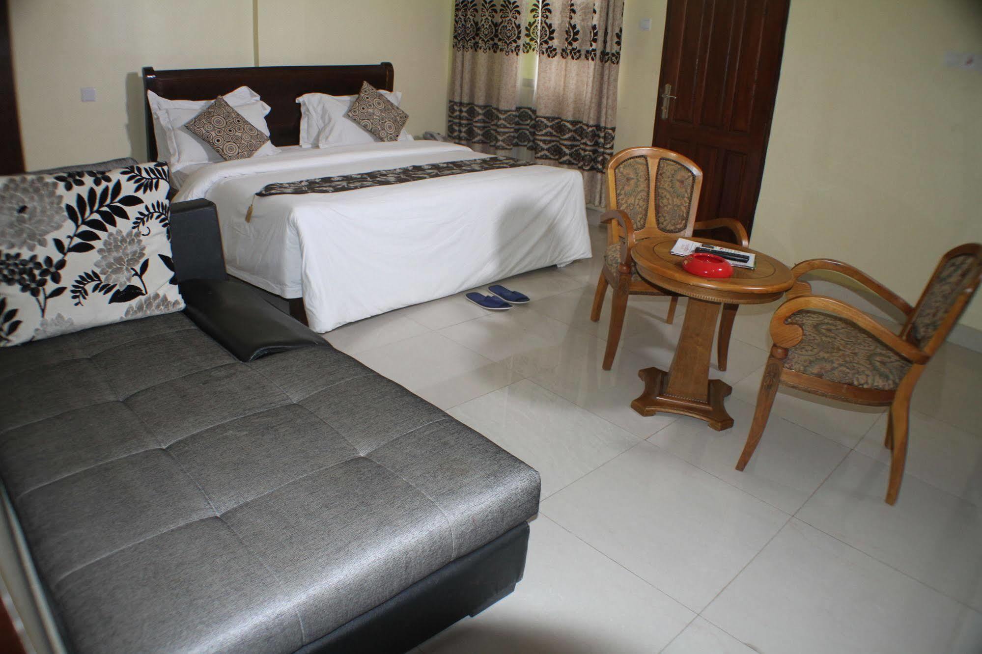 Varlek Hotel Dar-es-Salaam Eksteriør bilde