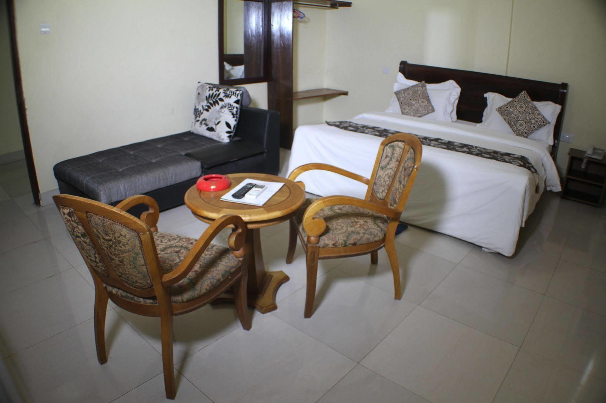 Varlek Hotel Dar-es-Salaam Eksteriør bilde