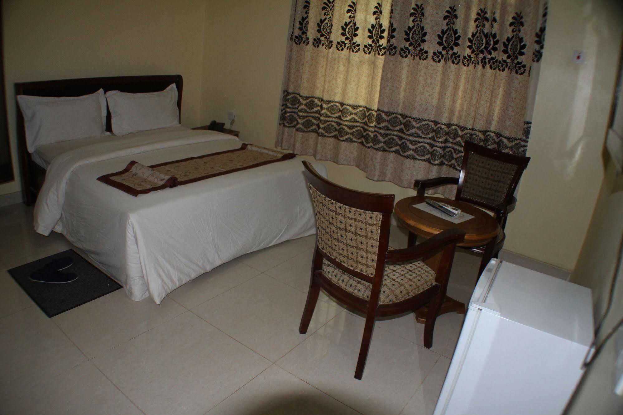 Varlek Hotel Dar-es-Salaam Eksteriør bilde