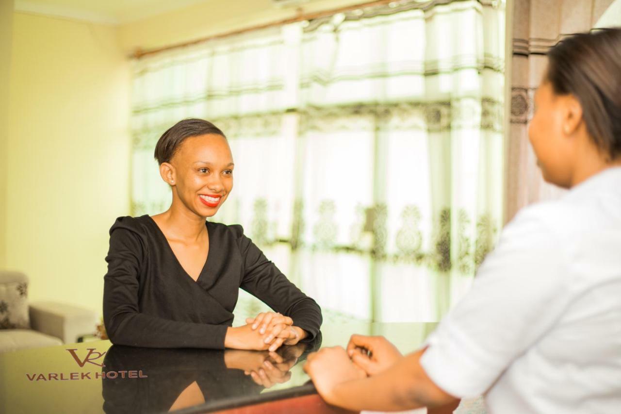 Varlek Hotel Dar-es-Salaam Eksteriør bilde
