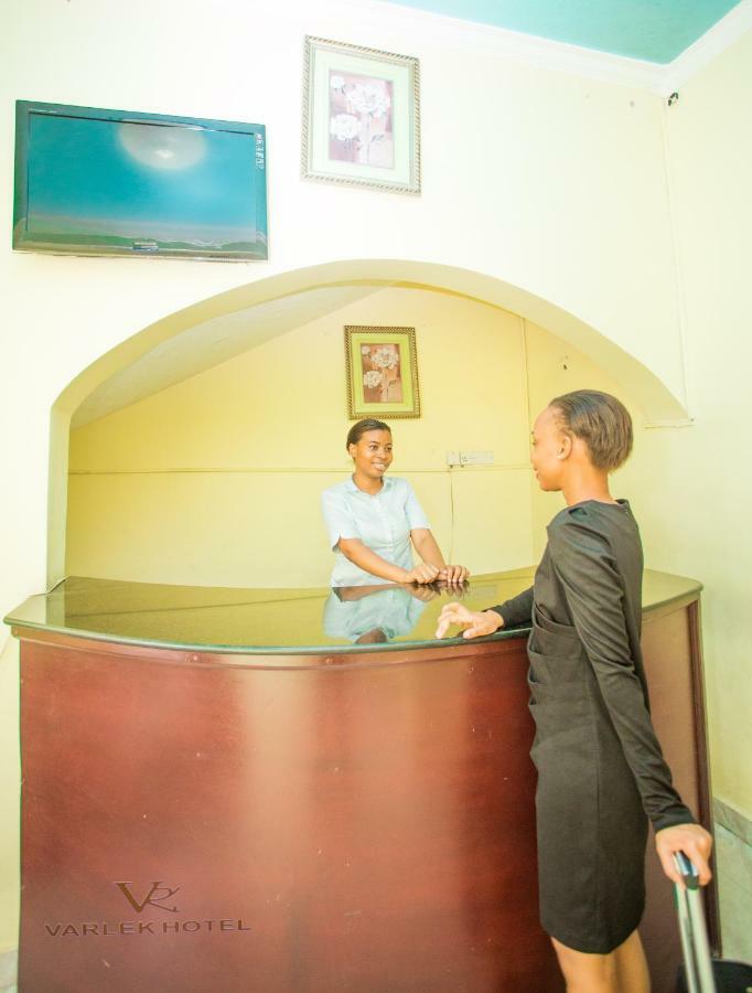 Varlek Hotel Dar-es-Salaam Eksteriør bilde