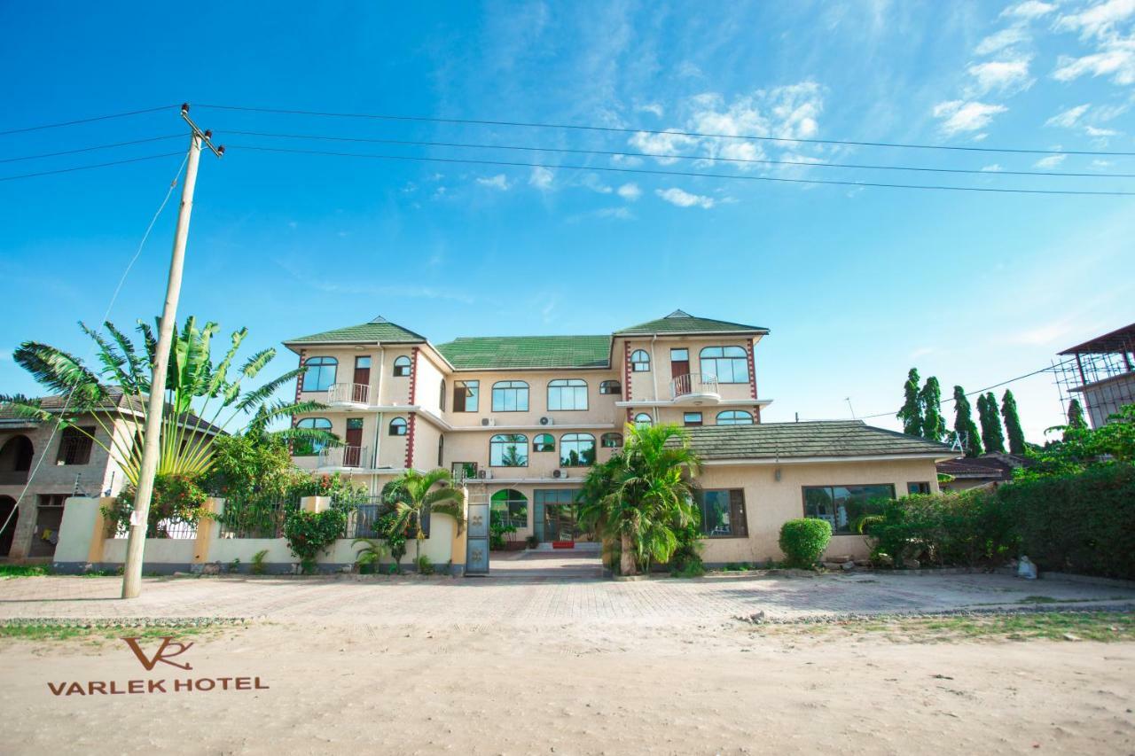 Varlek Hotel Dar-es-Salaam Eksteriør bilde