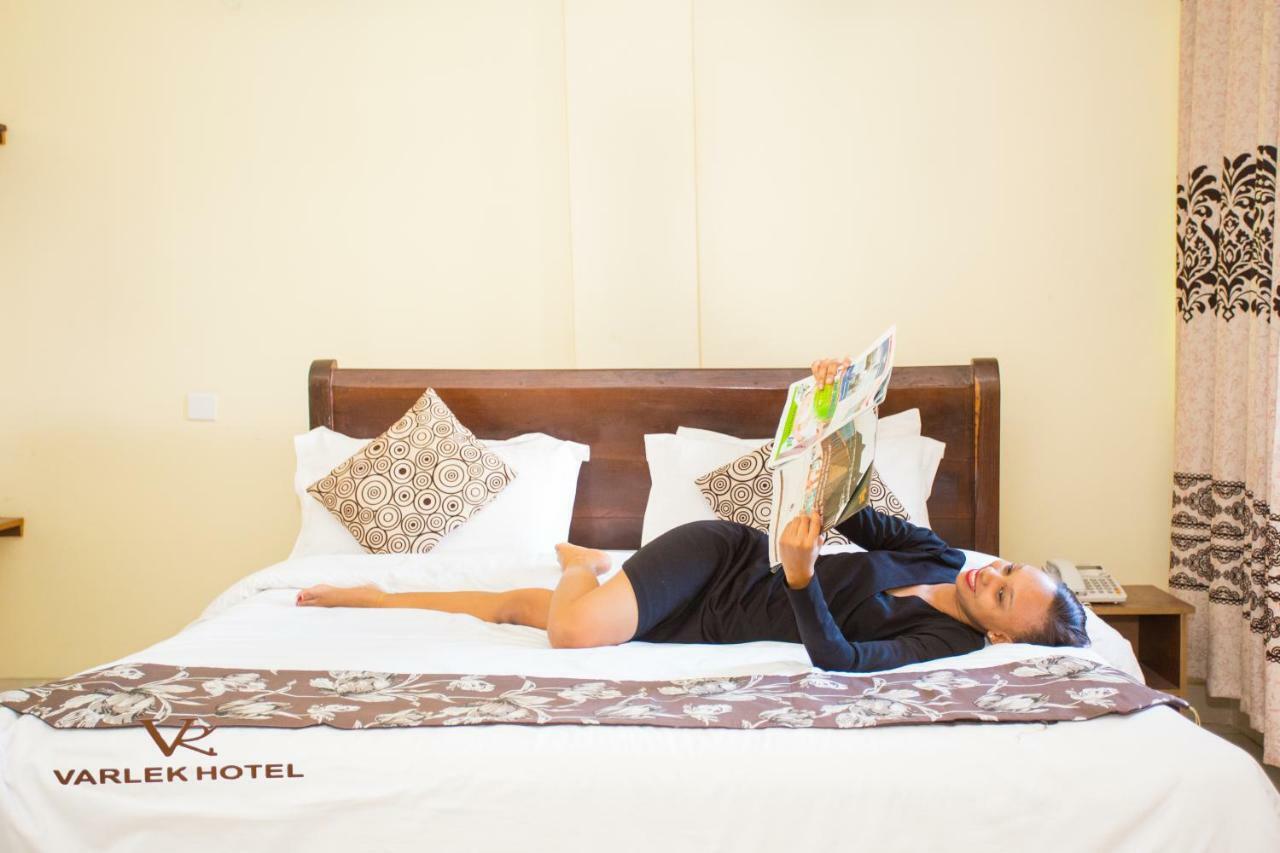 Varlek Hotel Dar-es-Salaam Eksteriør bilde